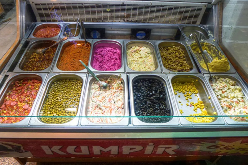 İstanbul’da midye ve kumpir faciası: İki çocuk hayatını kaybetti, anne ve babanın durumu ağır