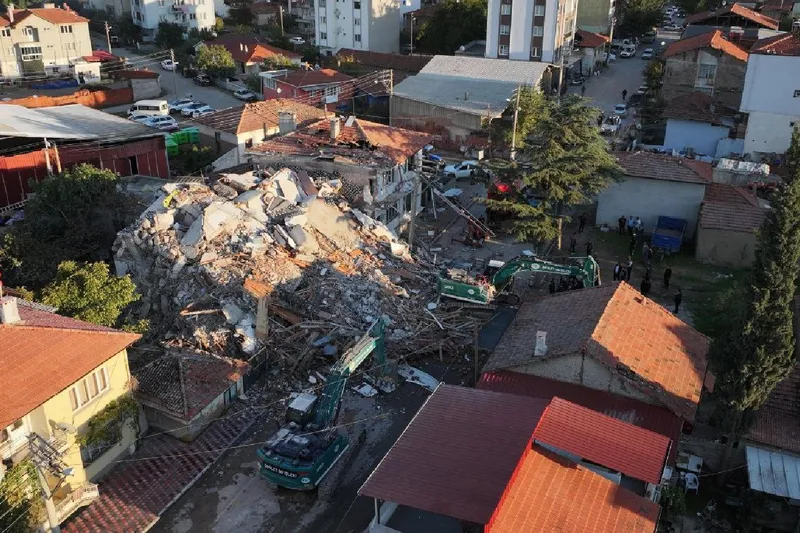 Sındırgı esnafına faizsiz deprem kredisi sağlanacak
