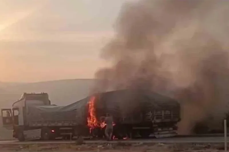 Seyir halindeki tır