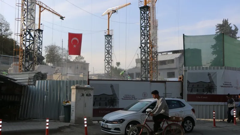Oturakçı Pazarı Esnafı, restorasyon tozundan şikayetçi: ‘Nefes alamıyoruz, artık yeter!’  - Videolu Haber