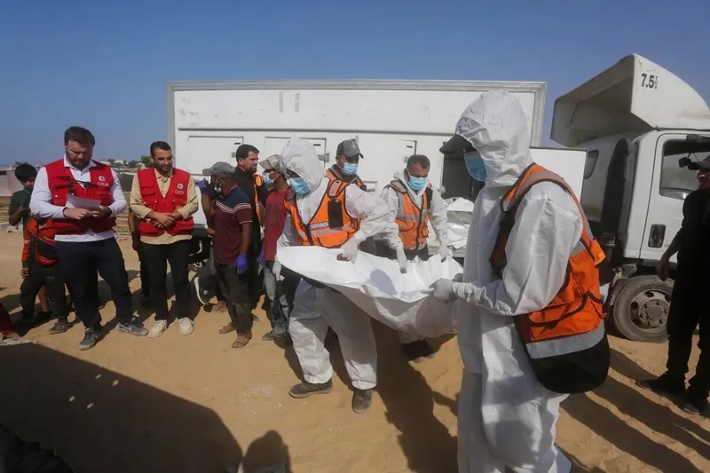 Siyonist rejim Gazzeli 15 şehidin naaşını teslim etti