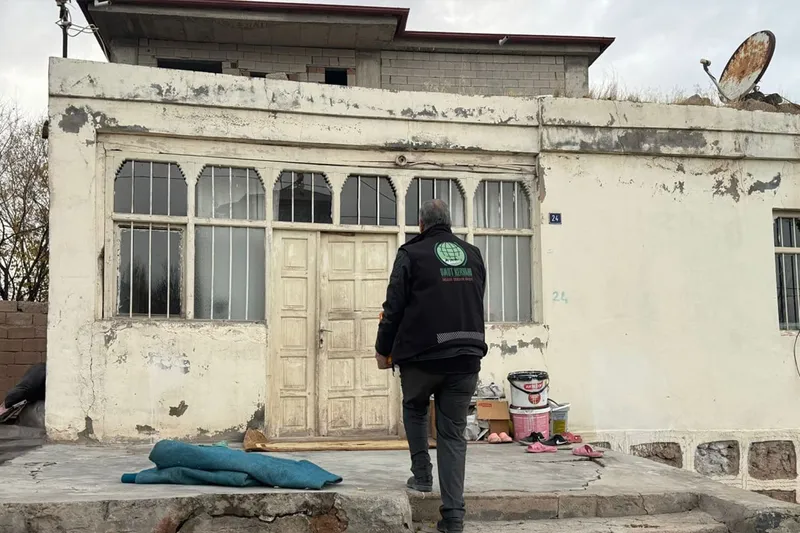 Umut Kervanı’ndan Doğubayazıt’taki ihtiyaç sahiplerine gıda yardımı