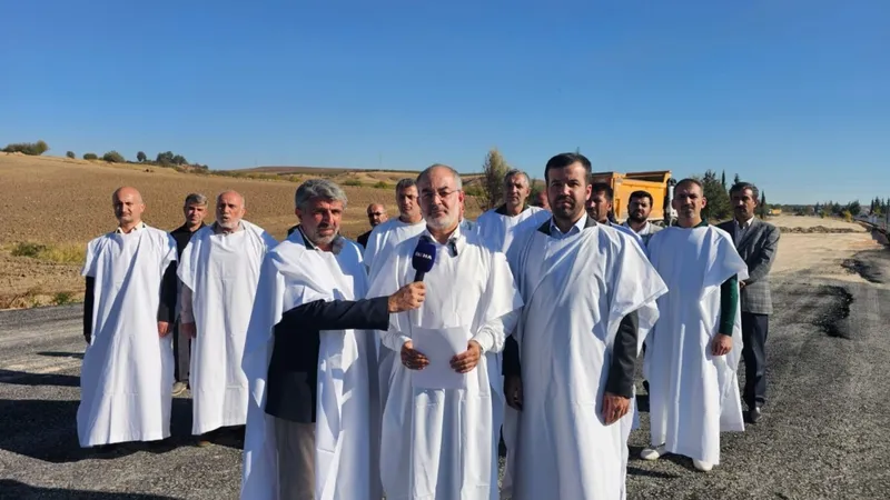 Başkan Yetiş, beyaz giysilerle Adıyaman-Kahta Yolun’da artan kazalara tepki gösterdi  - Videolu Haber