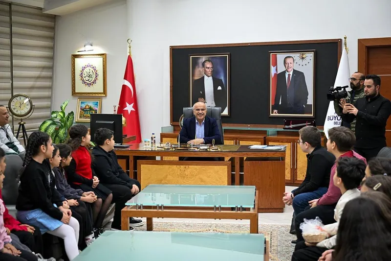 Miniklerden Büyükşehir Belediye Başkanı Er