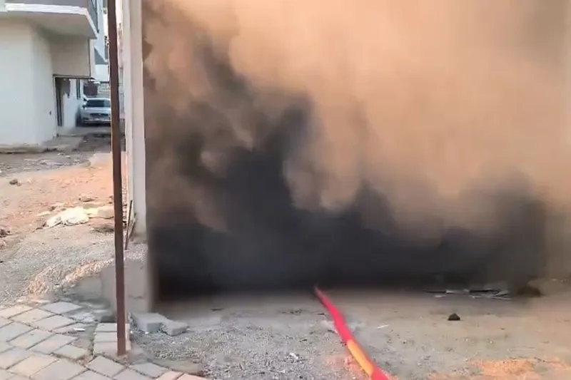 Batman’da mobilya atölyesinin bodrum katında yangın paniği