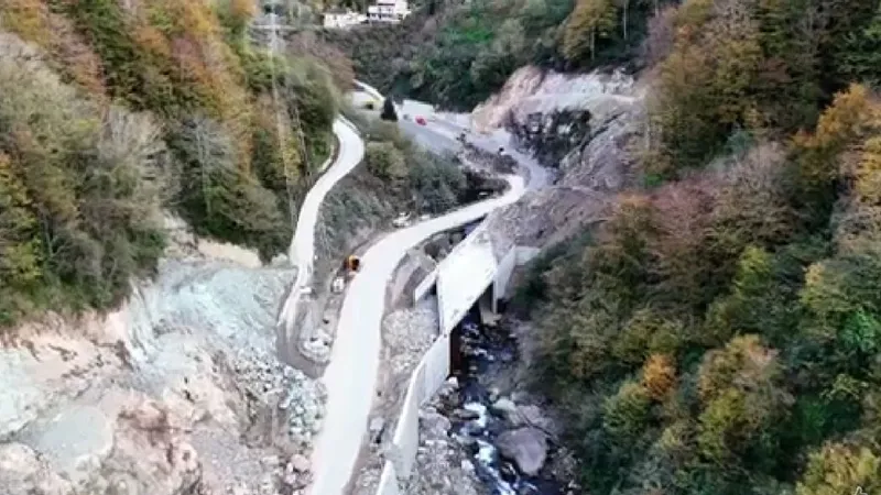 Sürmene–Köprübaşı yolunda yıllardır bitmeyen çalışma tepki çekiyor