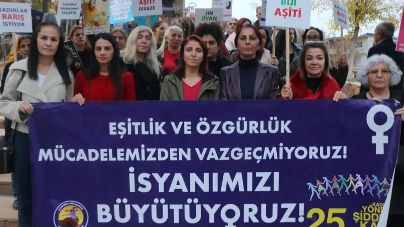 Eğitim-Sen Adıyaman İl Kadın Platformu: ‘Kadın cinayetleri politiktir, hesabını biz soracağız’  - Videolu Haber