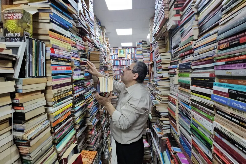 Kitap okuma azmi sahaflık mesleğine yöneltti