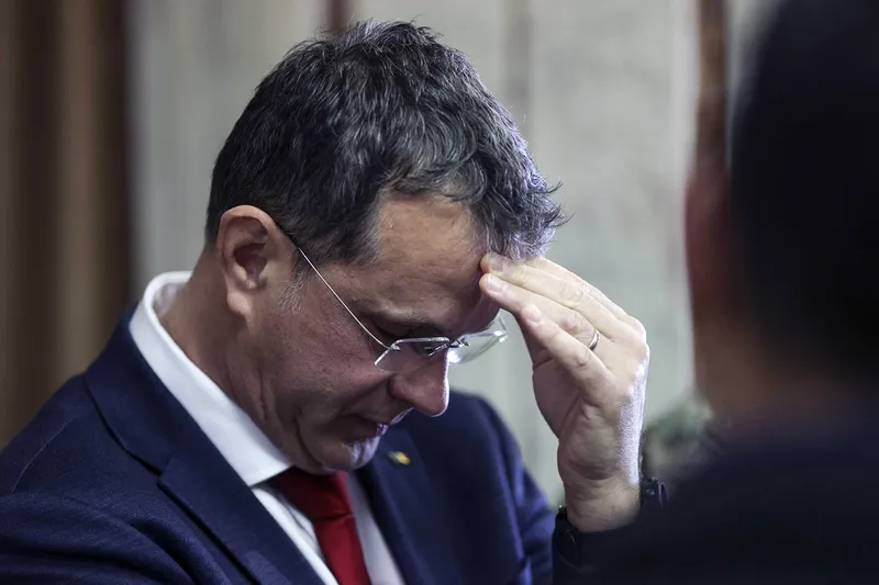 Romanya Savunma Bakanı istifa etti