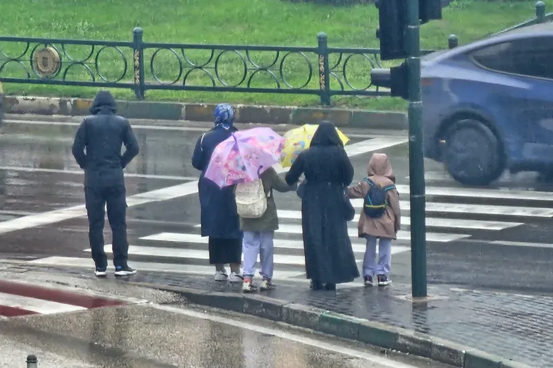 Bursa’da sağanak yağış etkili oluyor