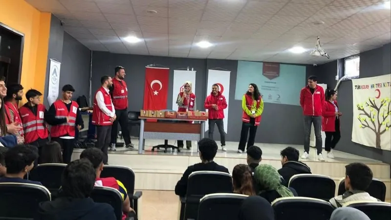 Kızılay Haftası, Kahta’da düzenlenen etkinliklerle kutlandı 