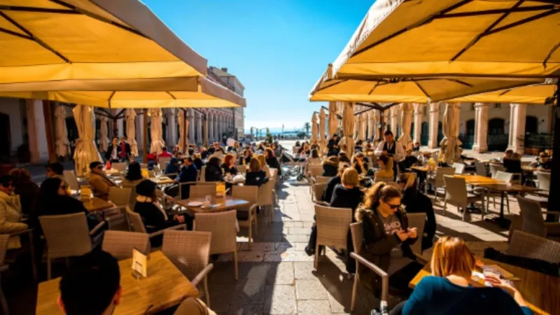 Kafe ve restoranlarda zorunlu masa ücreti yasaklandı 