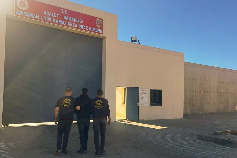 Adıyaman’da hakkında kesinleşmiş hapis cezası bulunan 3 şahıs yakalandı