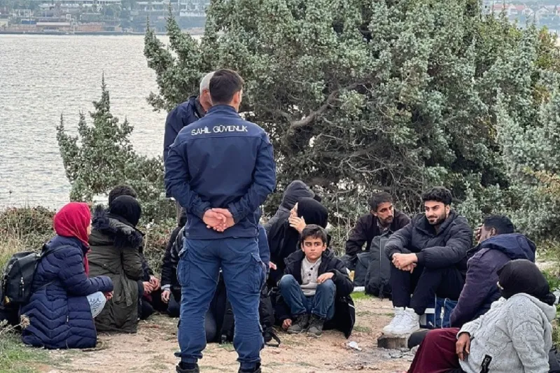 İzmir’de 17 düzensiz göçmen yakalandı