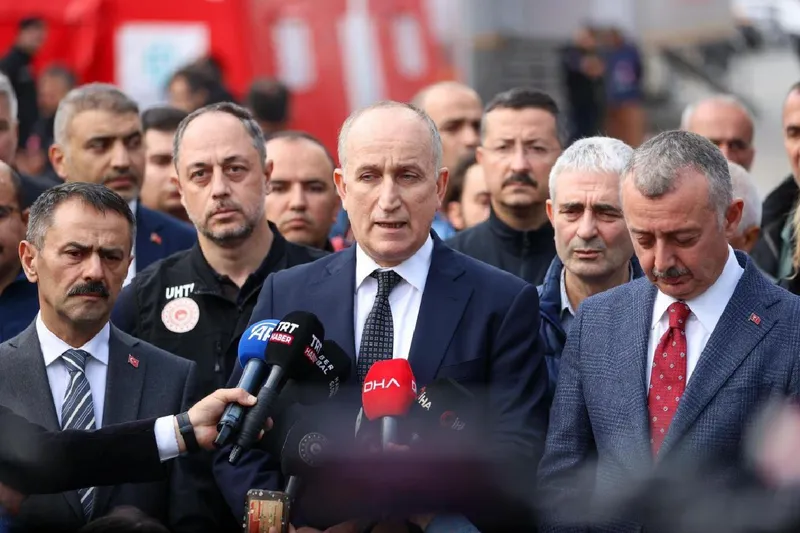 Bakanlık: Gebze’deki binanın çökmesi zemine bağlı