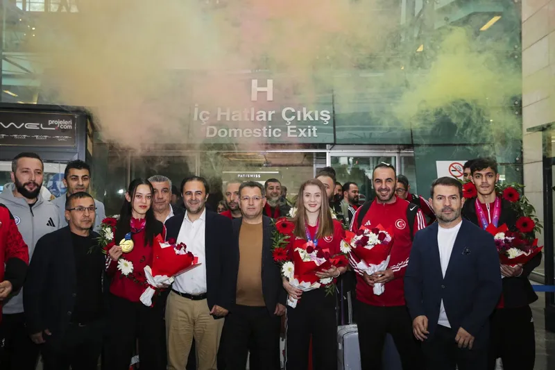 ASKİ Spor Dünya Şampiyonları, Mansur Yavaş’ı Ziyaret Etti