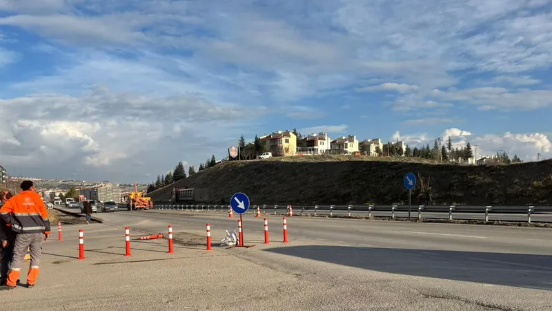 Asfalt atılması tamamlanan yol, ulaşıma açıldı: