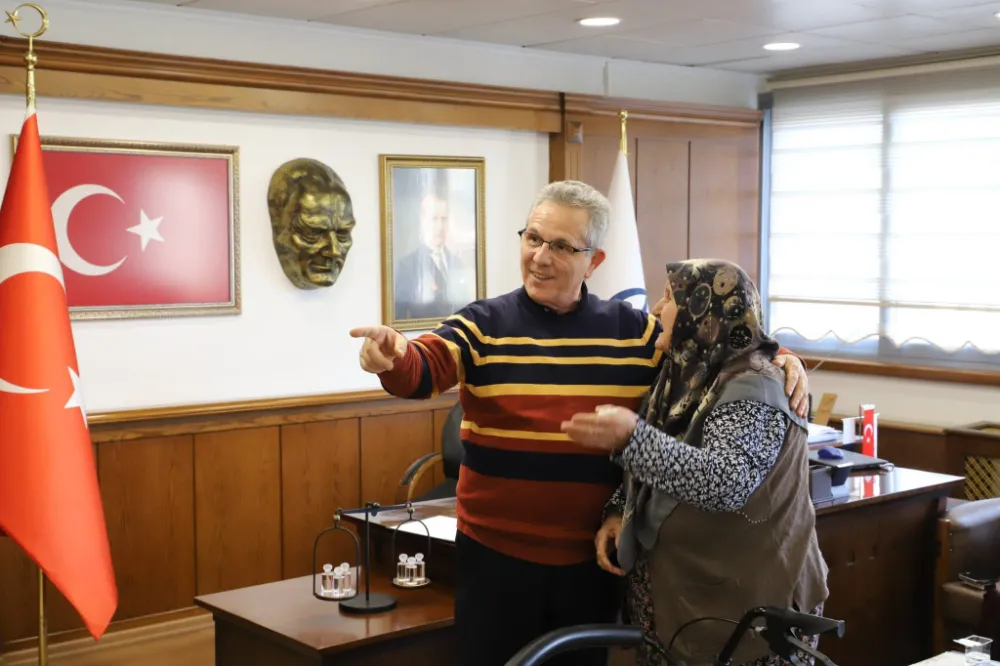 Başkan Tetik vatandaşın dertlerini ve isteklerini dinliyor