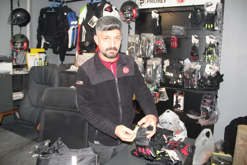Motosiklet ekipmanı zorunluluğu satışları artırdı: Satıcılar stok yetiştirmekte zorlanıyor