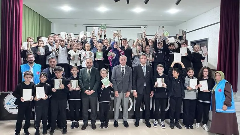 Rize’de Seçmeli Kur’an-ı Kerim dersini seçen öğrencilere manevi hediye