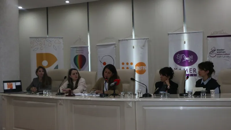 Adıyaman’da ‘Birlikte Güçlüyüz’ panelinde uzmanlar konuştu: ‘Dijital şiddet genç kadınları hedef alıyor’  - Videolu Haber