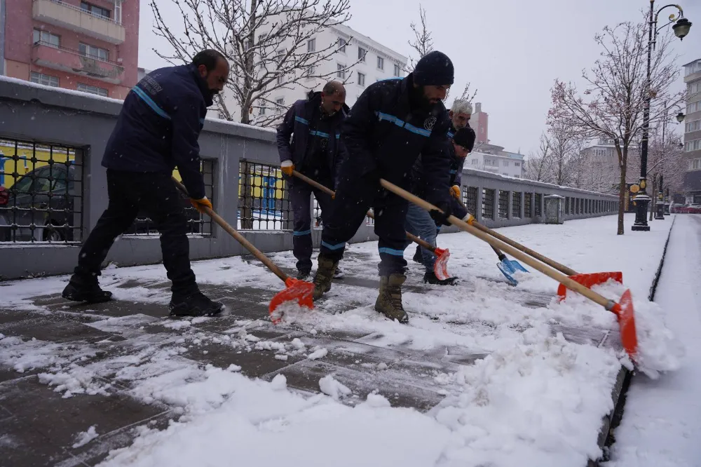 Yakutiye’de Kar Seferberliği: Belediye Ekipleri Gece Boyu Sahada Olacak