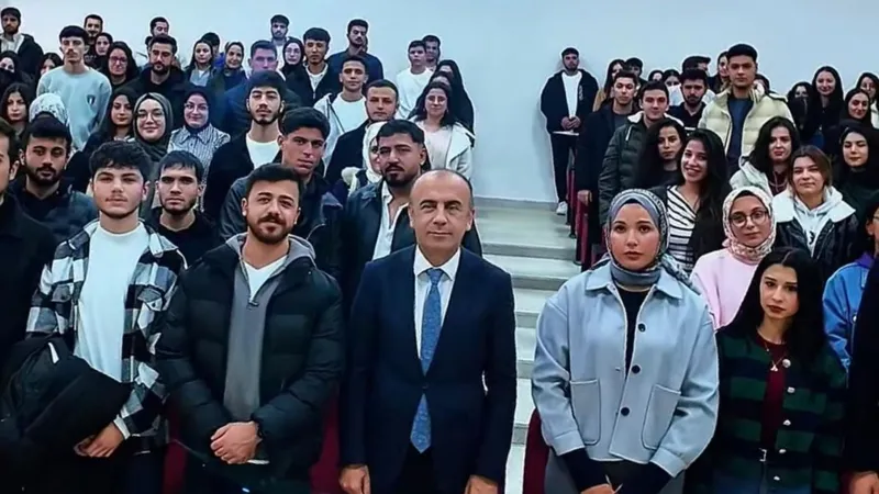  Rektör Mehmet Keleş, Besni’de öğrencilerle bir araya geldi 