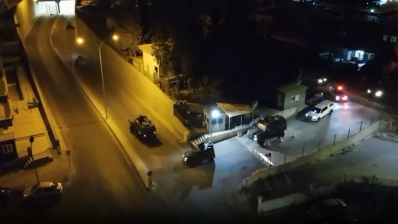 FETÖ’ye 40 ilde operasyon: 121 şüpheli yakalandı 