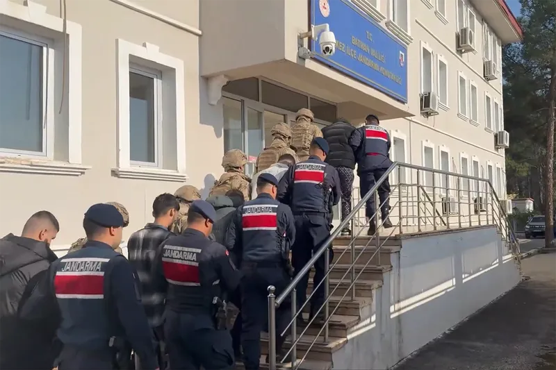 Bakan Yerlikaya: 23 ildeki yasa dışı bahis operasyonunda 42 şüpheli yakalandı