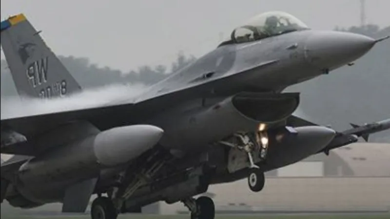 ABD’ de F-16 uçağı eğitim uçuşu sırasında düştü 