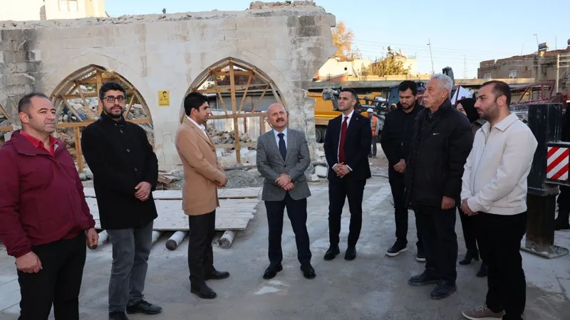 Tarihi Tuz Hanı’nda restorasyon çalışmaları sürüyor 