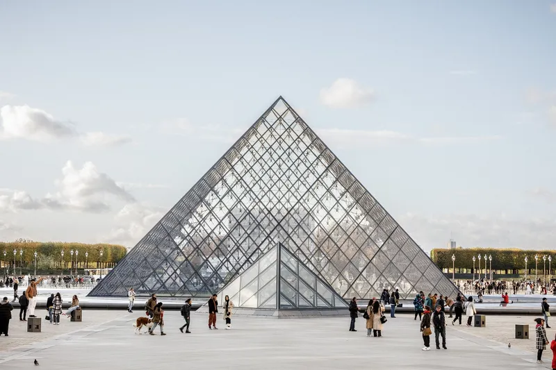 Louvre’da su sızıntısı: Mısır eserleri bölümünde yüzlerce çalışma zarar gördü