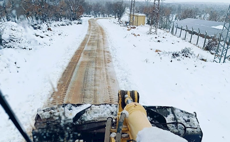 Gölbaşı’nda karla mücadele çalışmaları aralıksız sürüyor 