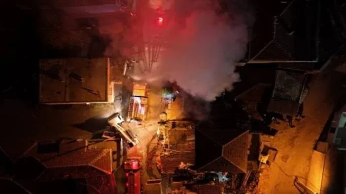 Yangında 3 gecekondu küle döndü! Uyurken alevlerin arasında kaldılar