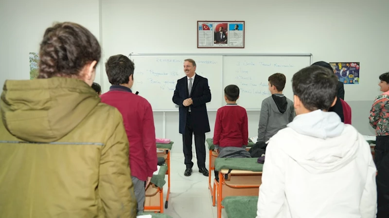 İl Milli Eğitim Müdürü Ali Tosun’dan Şehit Cem Özgül Ortaokulu’na ziyaret 