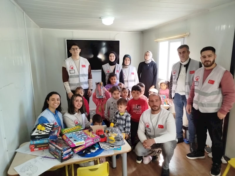 Genç Nesiller Derneği’nden depremzede çocuklara moral desteği  - Videolu Haber