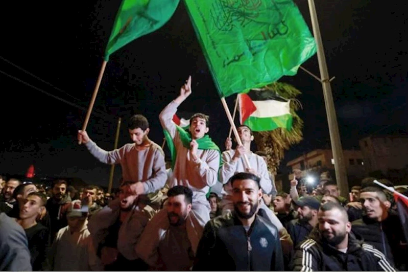 İşgalci rejim, Filistinli esirlerin serbest bırakmayı geciktirerek ateşkesi ihlal ediyor