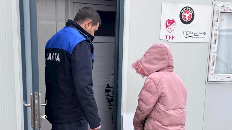 Adıyaman Belediyesi zabıta ekipleri, dilendirilen çocukları ailelerine teslim etti 