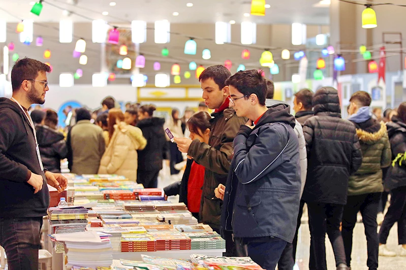 Kitap fuarına katılan yayıncılardan etkinliklerin artırılması çağrısı