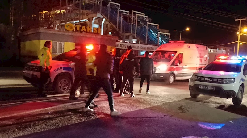 İki grup arasında bıçaklı kavga: 4 yaralı, 10 gözaltı  - Videolu Haber