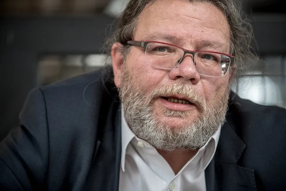 ECR GrubuVondra: Otomotiv endüstrisine yönelik eylem planı, Komisyon