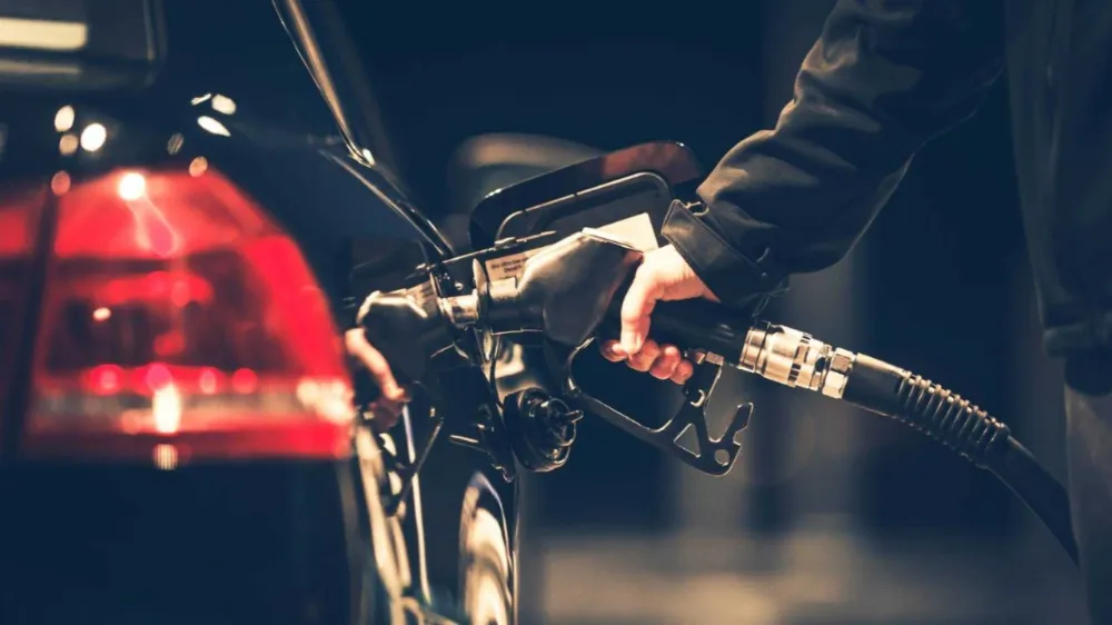 Benzine dev zam! İndirim sevinci uzun sürmedi... İşte zamlı akaryakıt fiyatları