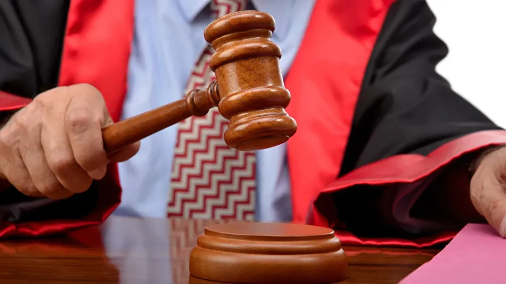 Herkes savcı herkes yargıç! 