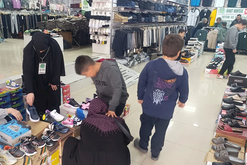 Umut Kervanı Mersin Derneği yetim çocukları bayrama hazırladı