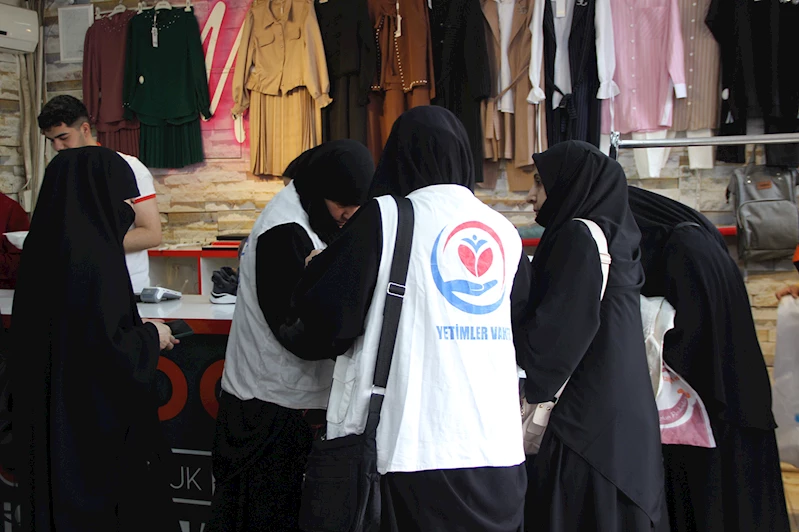 Yetimler Vakfı, Cizre’de bayram öncesi yüzlerce çocuğu giydirdi