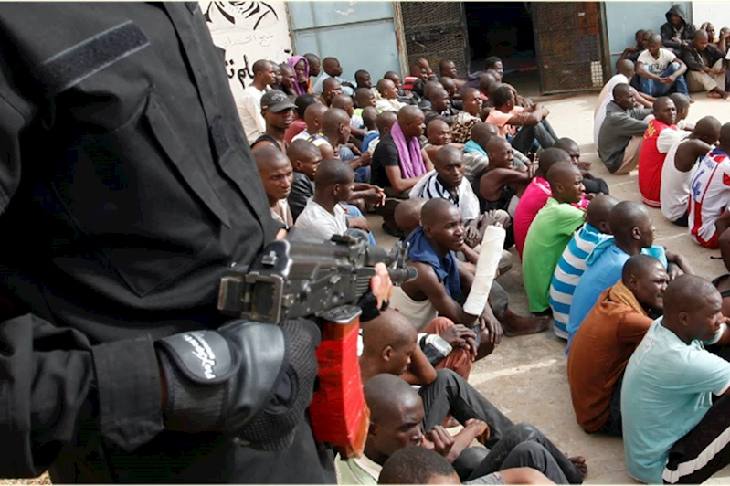 Libya, fidye için alıkonulan 82 göçmeni kurtardı