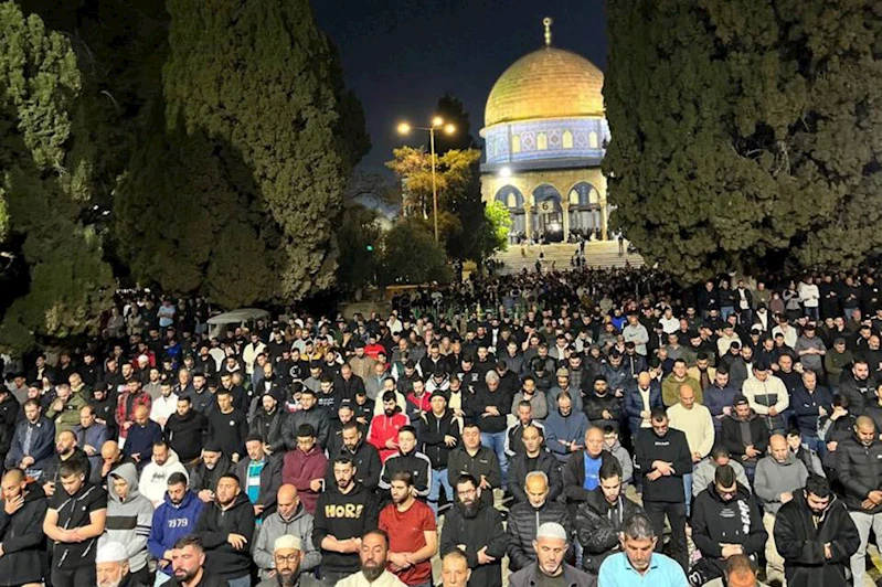 100 bin kişi Mescid-i Aksa