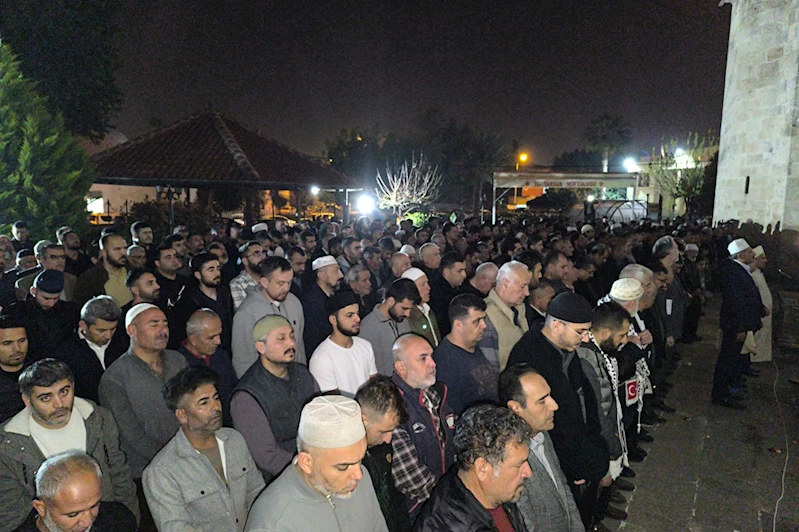 Filistin için gıyabi cenaze namazı kılınıp, basın açıklaması düzenlendi