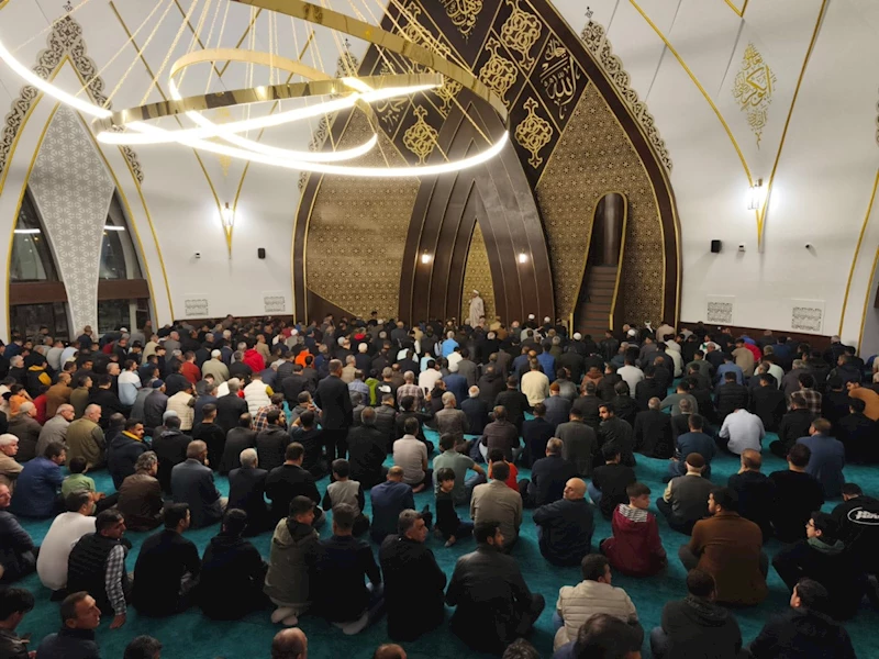 Adıyaman’da, Kadir Gecesinde eller semaya yükseldi  - Videolu Haber