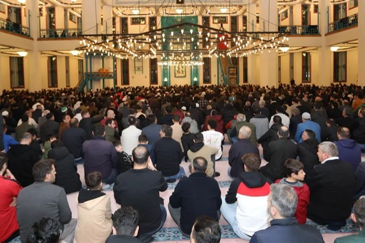 Hafız Adem Bilgetay, Kadir Gecesinde İnegöllülerle buluştu